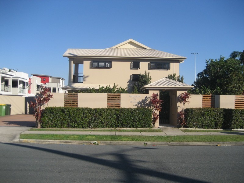 2/33 Harley Street, Labrador QLD 4215
