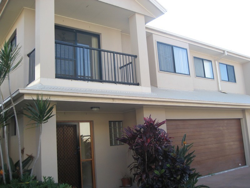 2/33 Harley Street, Labrador QLD 4215