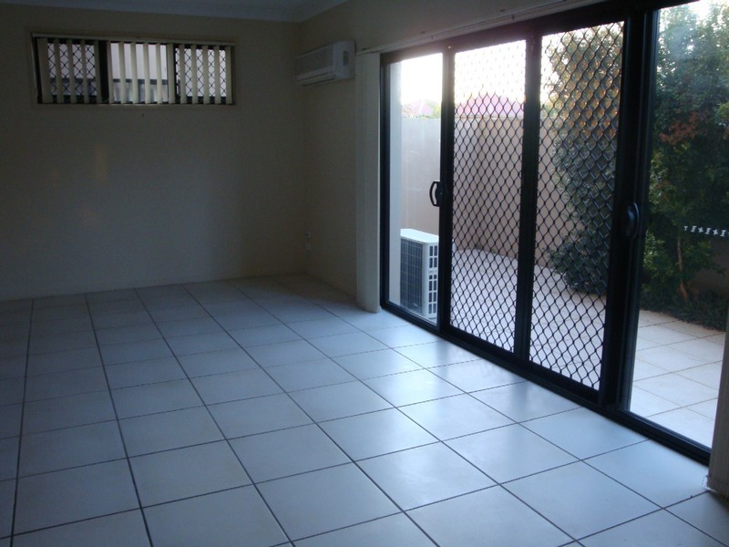 2/33 Harley Street, Labrador QLD 4215