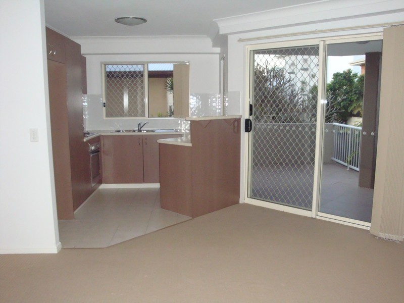 2/131 Muir Street, Labrador QLD 4215