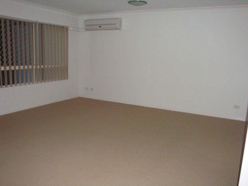 2/131 Muir Street, Labrador QLD 4215