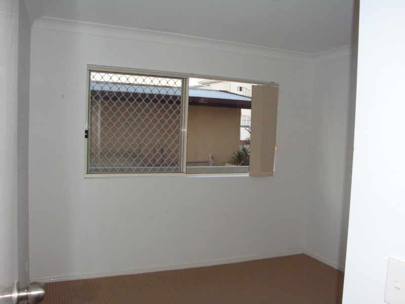 2/131 Muir Street, Labrador QLD 4215