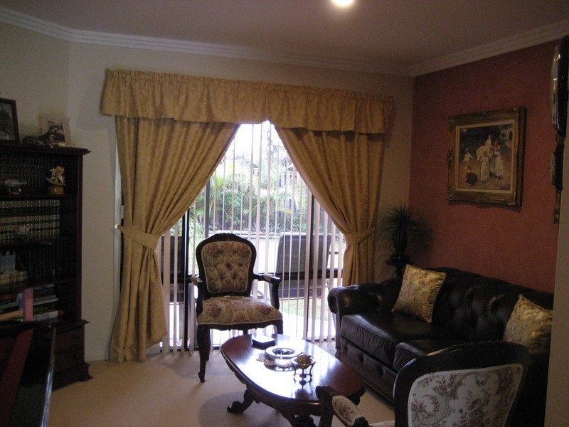 11 Broxbourne, Oxenford QLD 4210