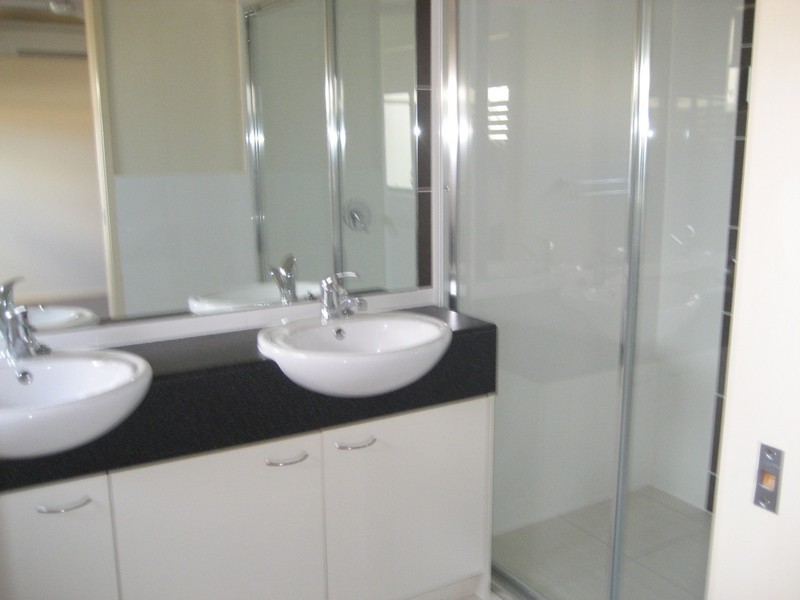 6/35 Harley Street, Labrador QLD 4215