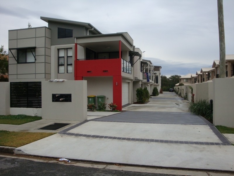 4/35 Harley Street, Labrador QLD 4215