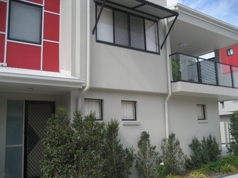 4/35 Harley Street, Labrador QLD 4215