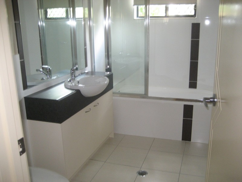 4/35 Harley Street, Labrador QLD 4215