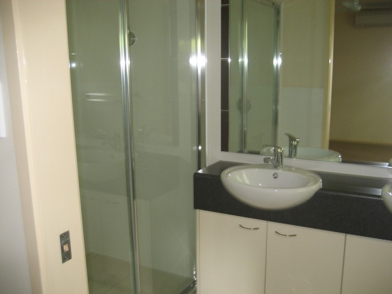 4/35 Harley Street, Labrador QLD 4215