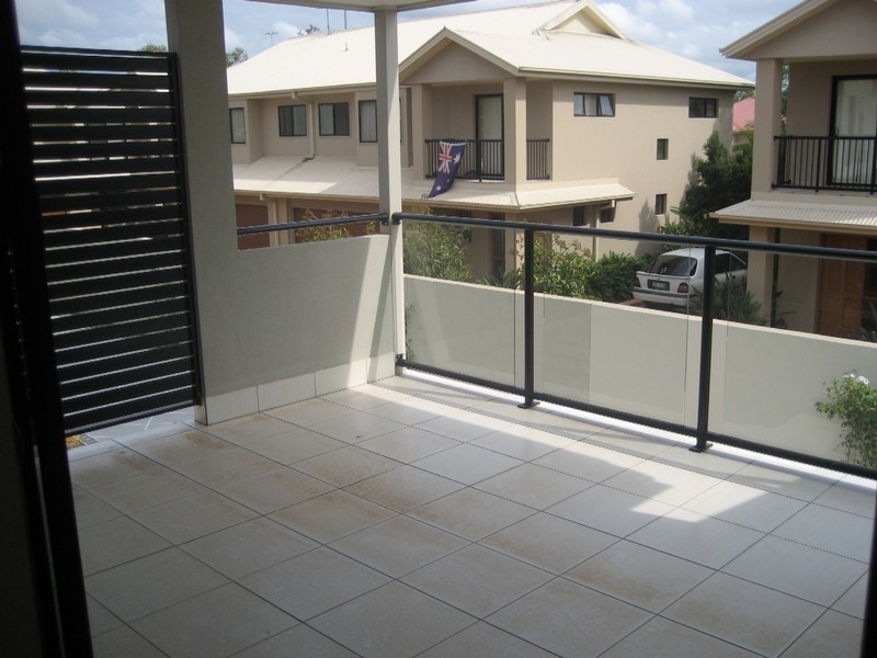 4/35 Harley Street, Labrador QLD 4215