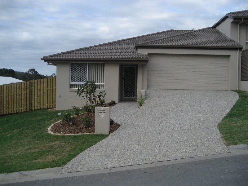 2/19 Murray Street, Upper Coomera QLD 4209