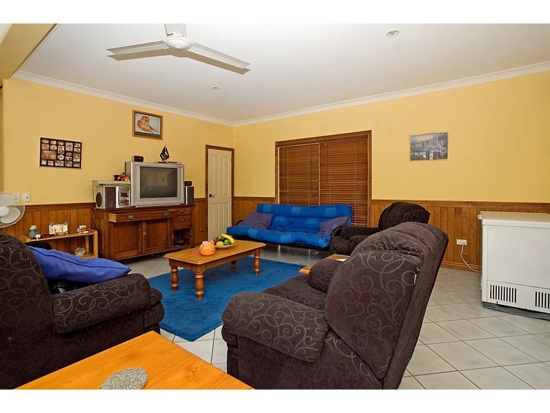 Gaven QLD 4211