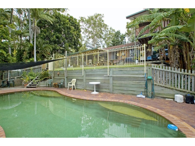 Gaven QLD 4211