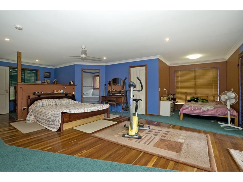 Gaven QLD 4211