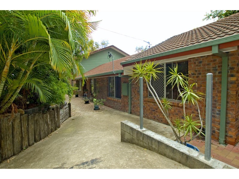 Gaven QLD 4211