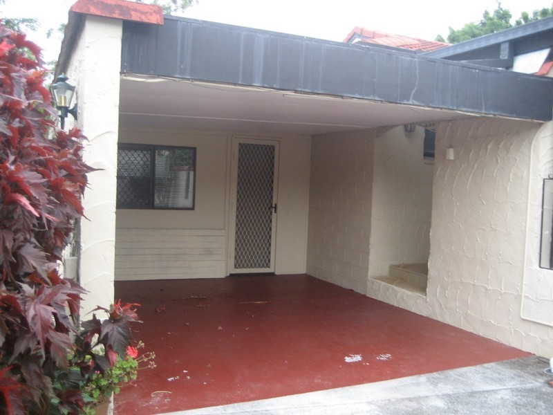 12 Berringa Court, Ashmore QLD 4214