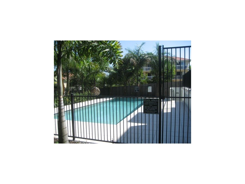 4/15-17 Lloyd Street, Southport QLD 4215