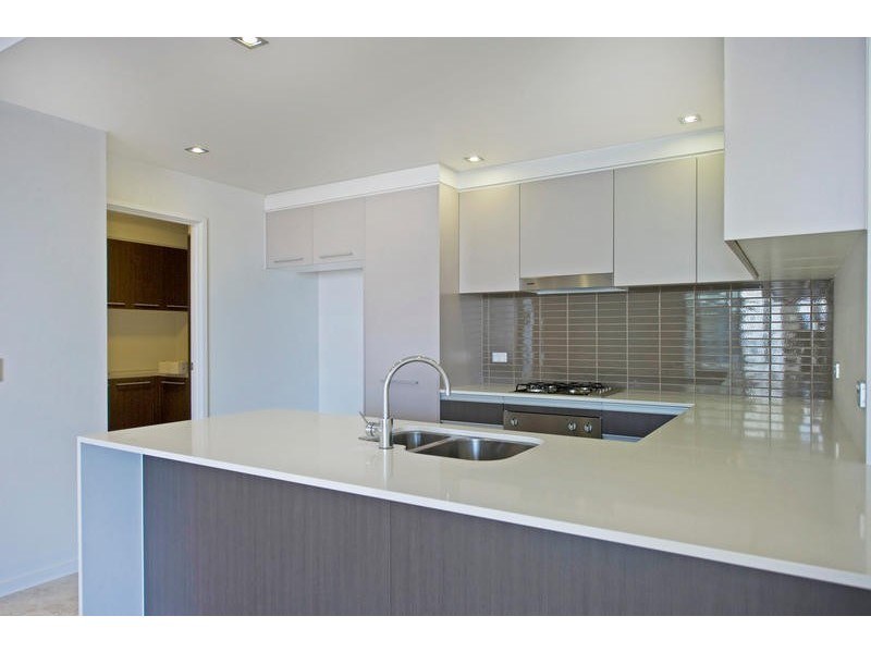 2035/3029 The Boulevard, Carrara QLD 4211