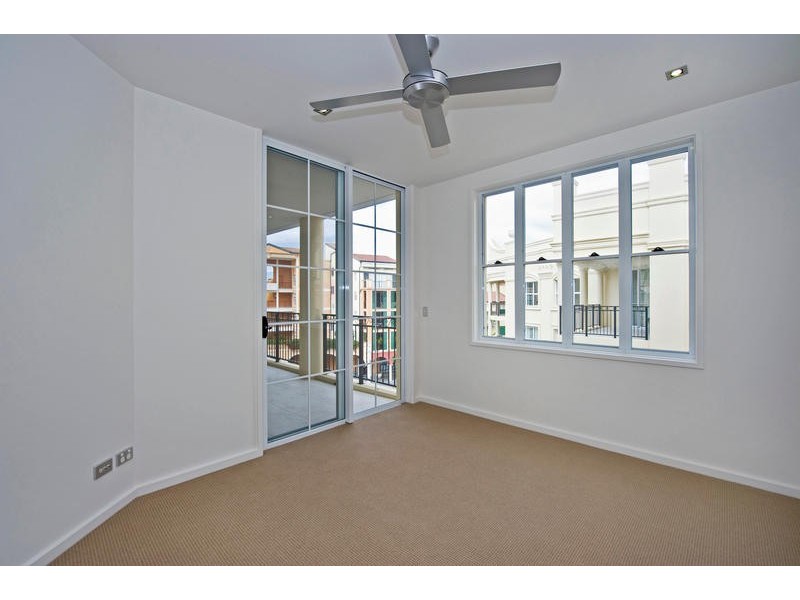 2035/3029 The Boulevard, Carrara QLD 4211