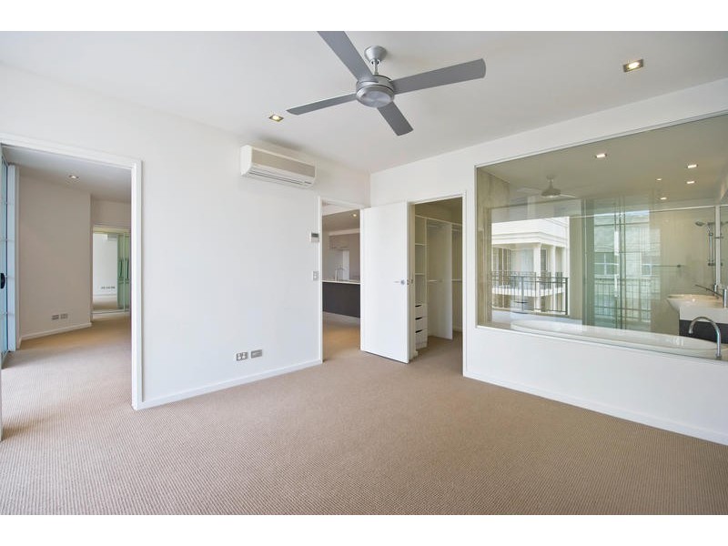 2035/3029 The Boulevard, Carrara QLD 4211