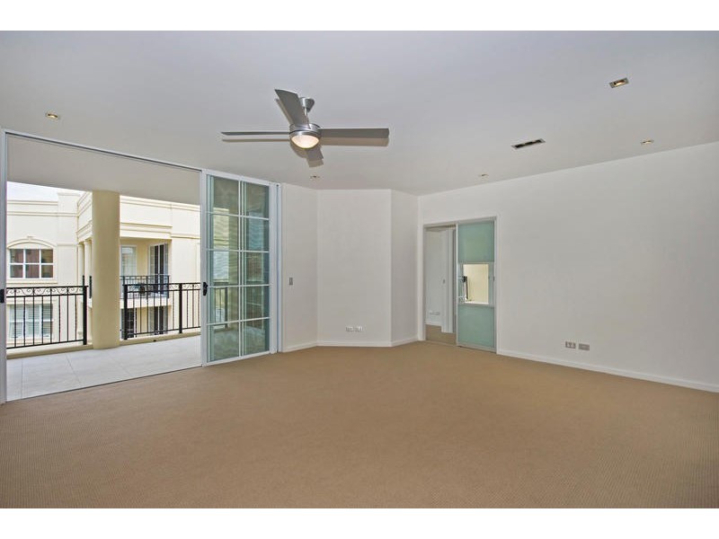 2035/3029 The Boulevard, Carrara QLD 4211