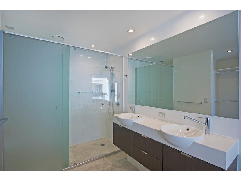 2035/3029 The Boulevard, Carrara QLD 4211