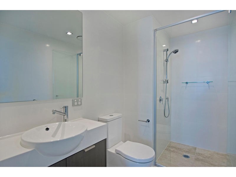 2035/3029 The Boulevard, Carrara QLD 4211