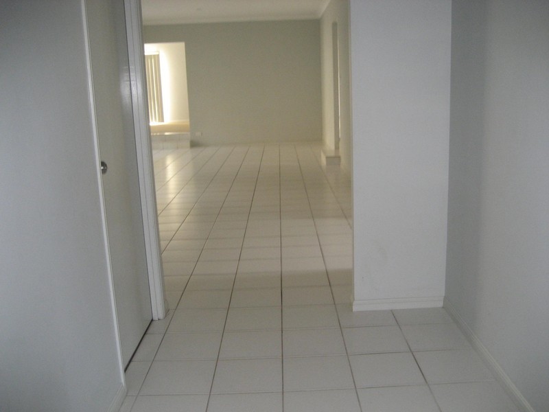 8 Starush Ct, Upper Coomera QLD 4209