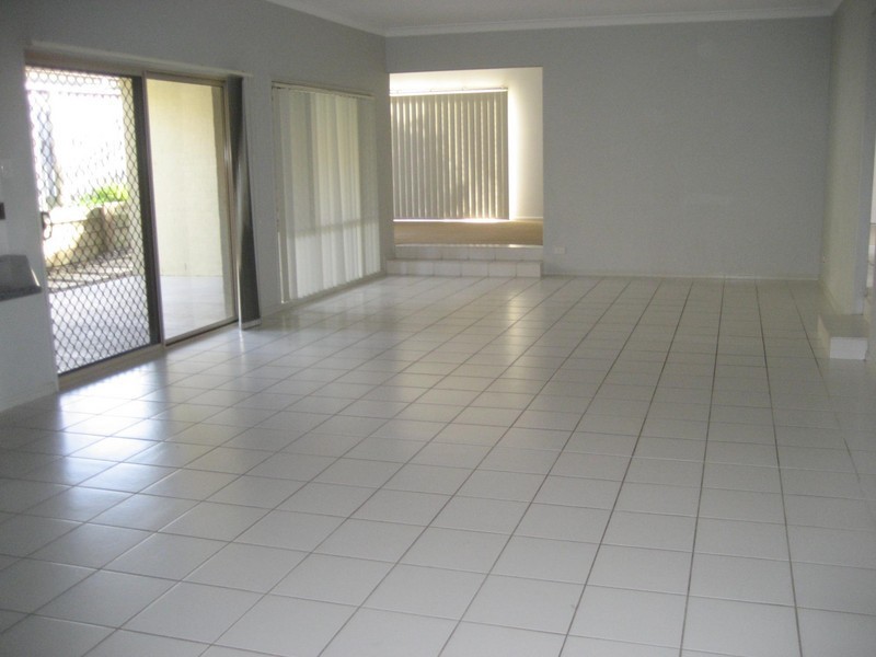 8 Starush Ct, Upper Coomera QLD 4209