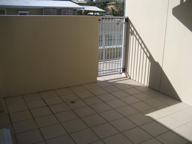 5/8-10 Proud St, Labrador QLD 4215