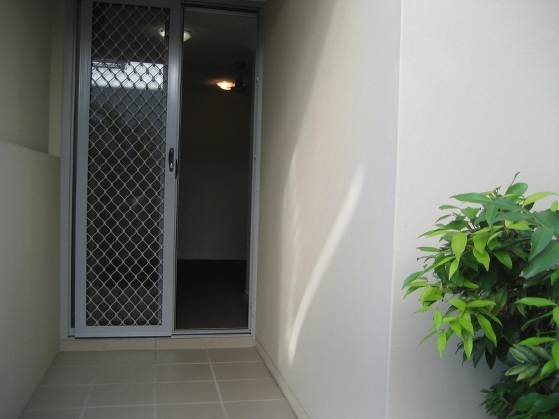 5/8-10 Proud St, Labrador QLD 4215