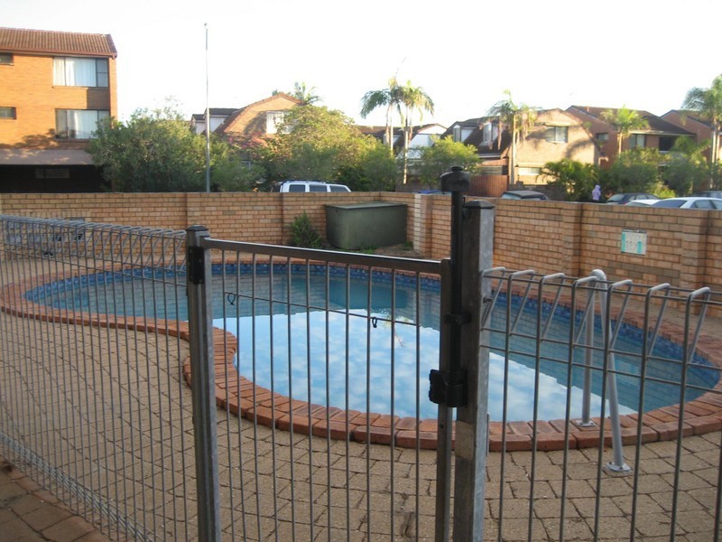 1/12 Duet Drive, Mermaid Waters QLD 4218