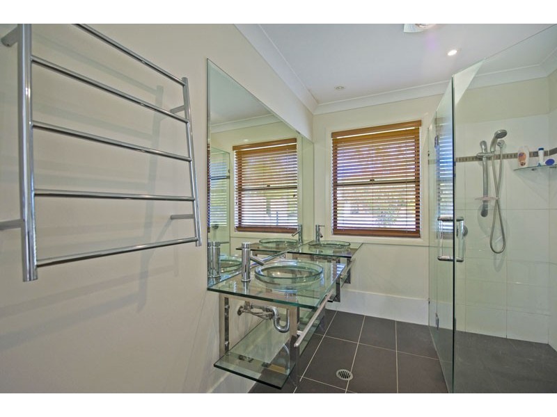 11 Ossie Ct, Parkwood QLD 4214