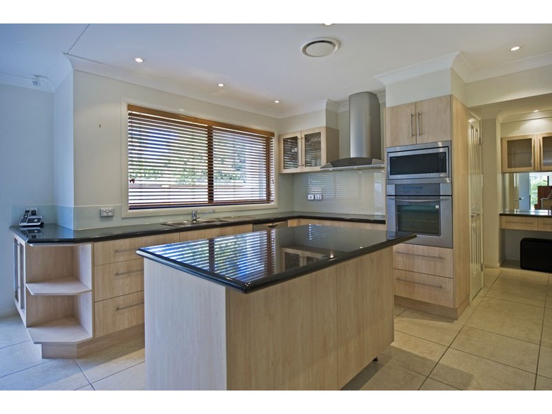 11 Ossie Ct, Parkwood QLD 4214