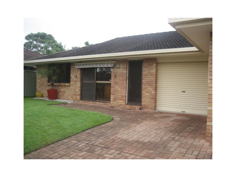 2/1 Greenleaf Close, Burleigh Waters QLD 4220
