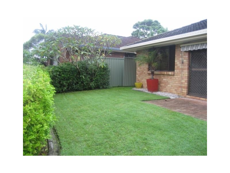 2/1 Greenleaf Close, Burleigh Waters QLD 4220