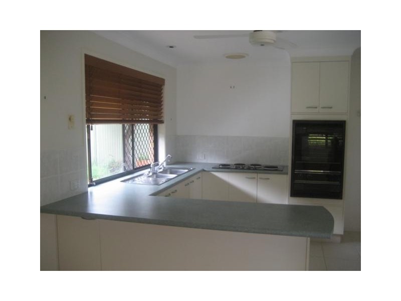 2/1 Greenleaf Close, Burleigh Waters QLD 4220