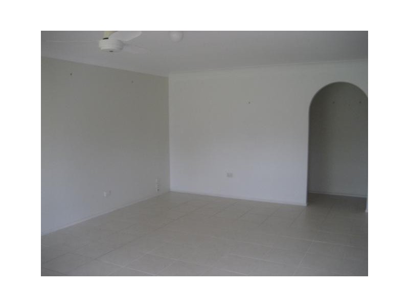 2/1 Greenleaf Close, Burleigh Waters QLD 4220