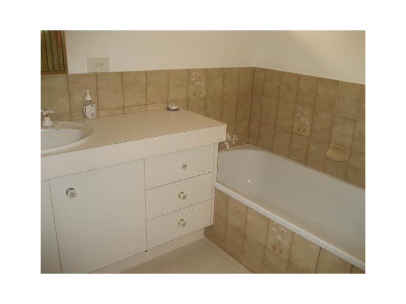 2/1 Greenleaf Close, Burleigh Waters QLD 4220