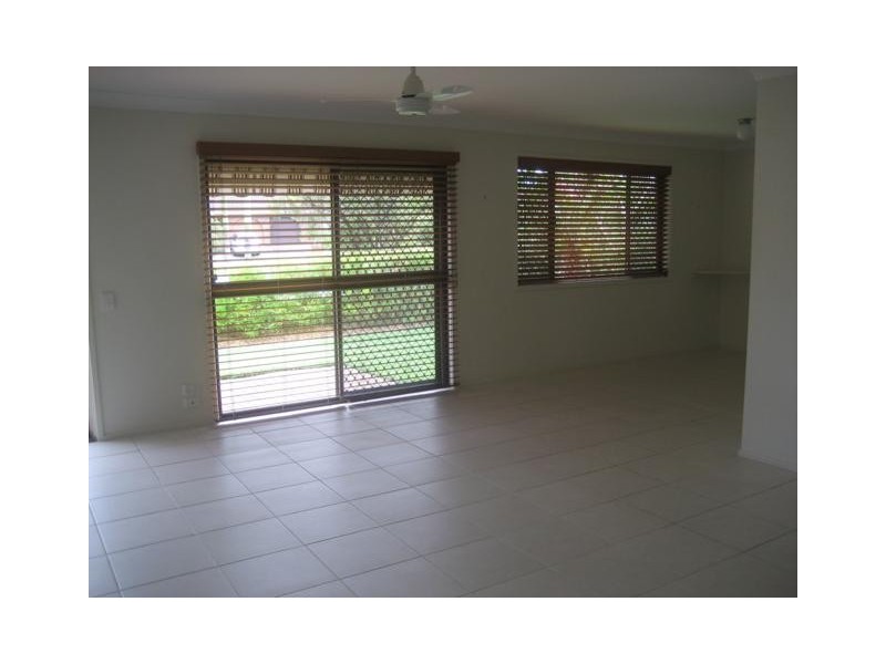 2/1 Greenleaf Close, Burleigh Waters QLD 4220