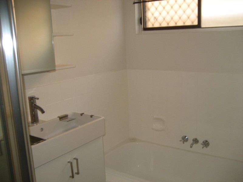 1/12 Duet Drive, Mermaid Waters QLD 4218