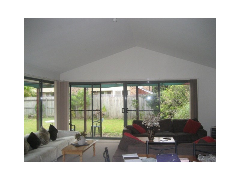 2/25 Tristan Court, Benowa QLD 4217