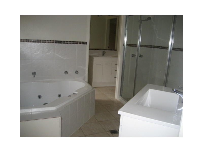 13 Thredbo Drive, Worongary QLD 4213