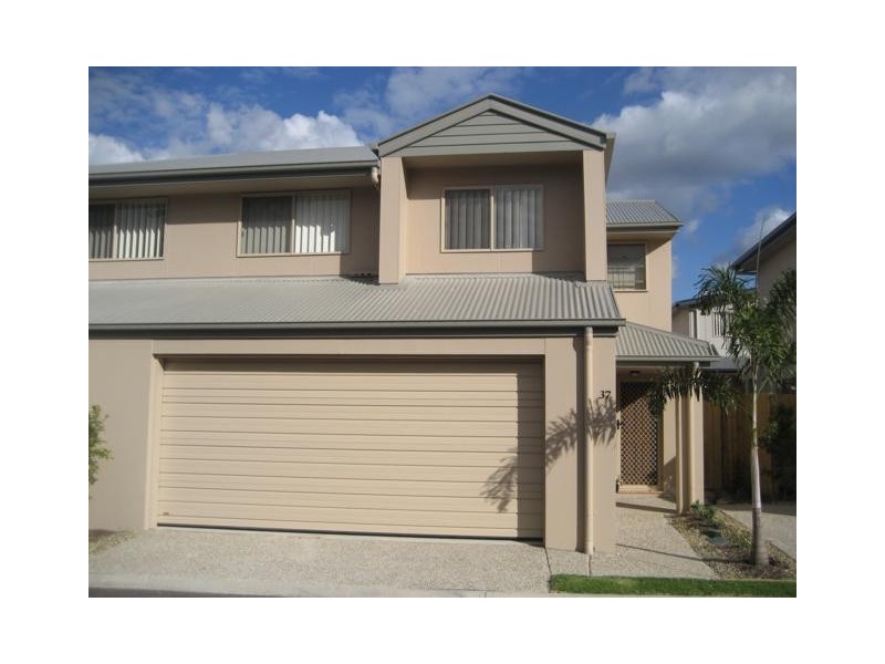 37/2  Weir Drive, Upper Coomera QLD 4209