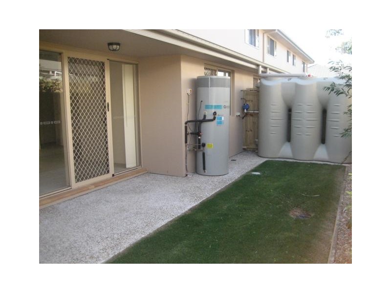 37/2  Weir Drive, Upper Coomera QLD 4209