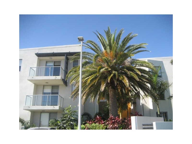 121/66 Sickle Ave, Hope Island QLD 4212