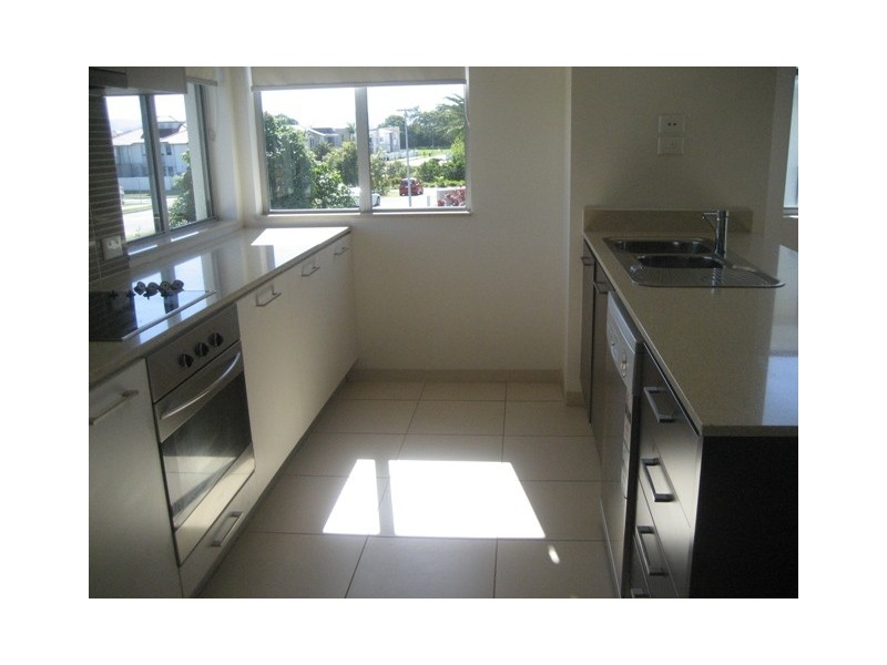 121/66 Sickle Ave, Hope Island QLD 4212