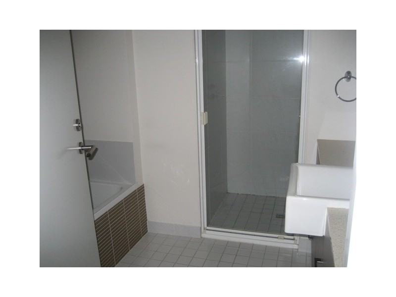 121/66 Sickle Ave, Hope Island QLD 4212