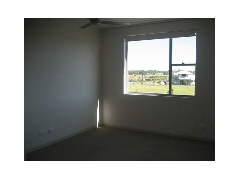 121/66 Sickle Ave, Hope Island QLD 4212