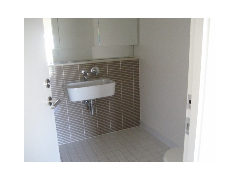 121/66 Sickle Ave, Hope Island QLD 4212