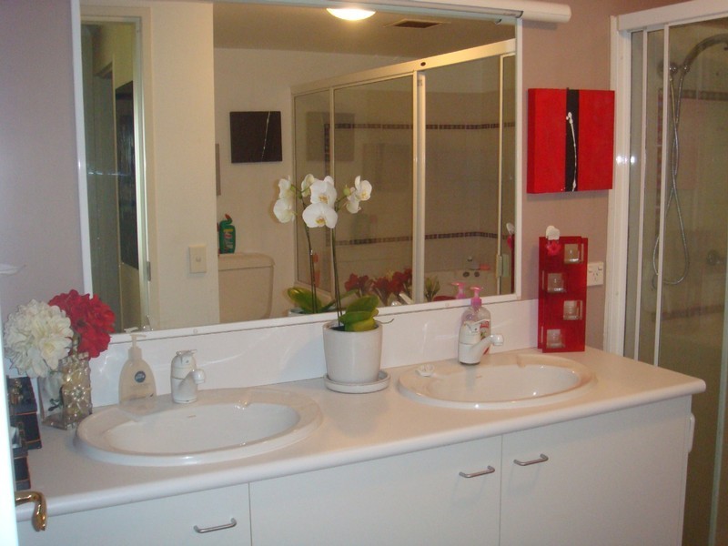 Chevron Island QLD 4217